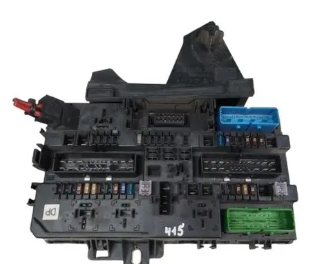 Opel Astra H Fuse module 13115937