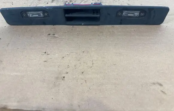 Volvo XC70 Trunk door license plate light bar 30699743 7890 31253018