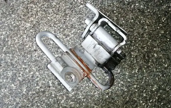 Audi A3 S3 8P Front door lower hinge 8E0831411B