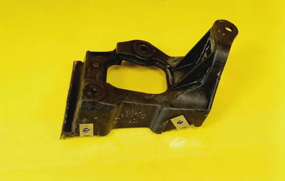 Audi A6 S6 C5 4B Front bumper mounting bracket 4B0853922 4B0853922B