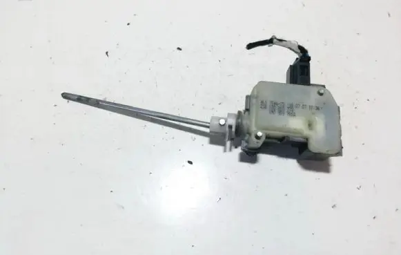 Skoda Octavia Mk2 (1Z) Central locking motor 1m0959781a