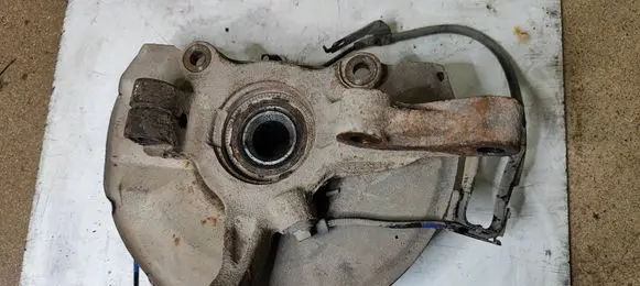 Citroen C-Crosser Front wheel hub