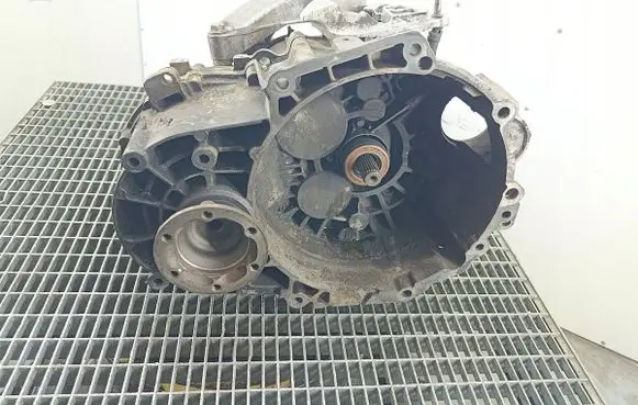 Volkswagen PASSAT B6 Manual 6 speed gearbox JMA