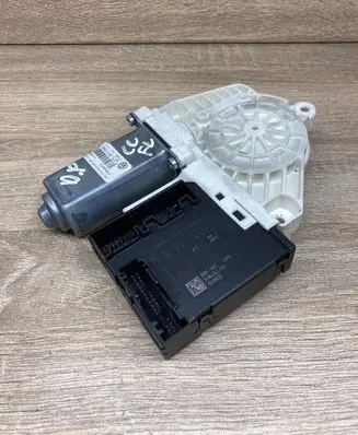 Volkswagen PASSAT CC Front door window regulator motor 3C0959793C 3C8959701