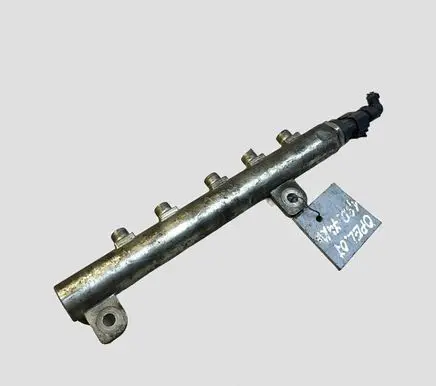 Opel Zafira B Fuel main line pipe 55197370 004276L3 0445214095