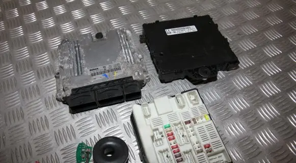 Renault Master III Engine control unit/module 0281017977 237100899R 7707728617