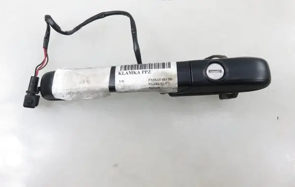Volkswagen PASSAT B4 Front door exterior handle 