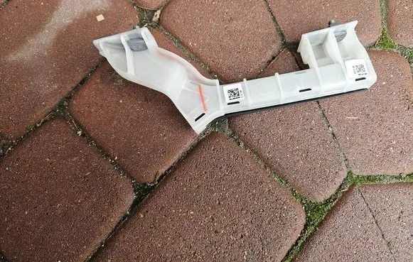 Citroen Berlingo Door glass trim 9846936680-