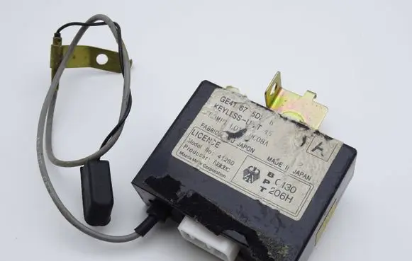 Mazda 626 Door central lock control unit/module GE4T675D2B
