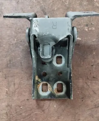 Dodge Durango I Front door lower hinge 