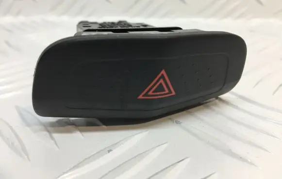 Nissan Primera Hazard light switch 06016