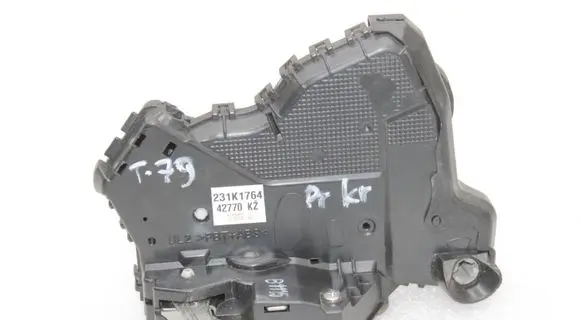 Toyota Avensis T270 Front door lock 6904002211