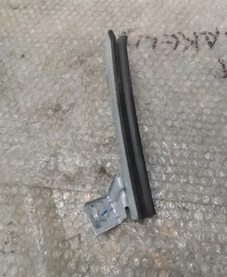 Ford Mustang VI Front door coupe window/glass frame FR3B63214A32
