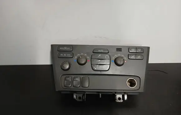 Volvo V70 Climate control unit 8691875