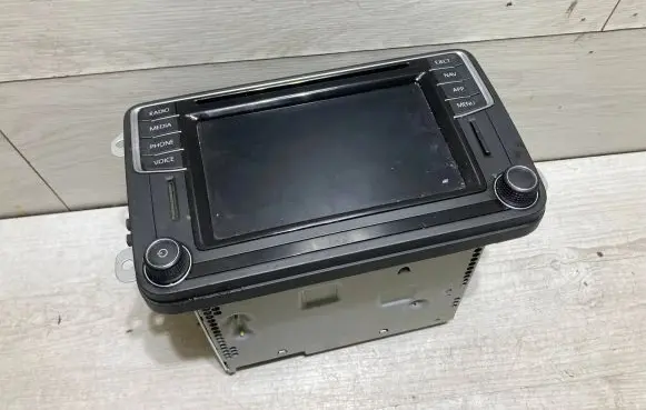 Volkswagen Beetle A5 Radio/CD/DVD/GPS head unit 5C0035680F 1703130022 AZ2T5510375