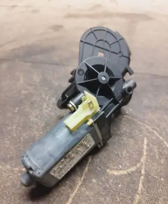 Mercedes-Benz C W203 Seat adjustment motor A2038201942 144053 820418064