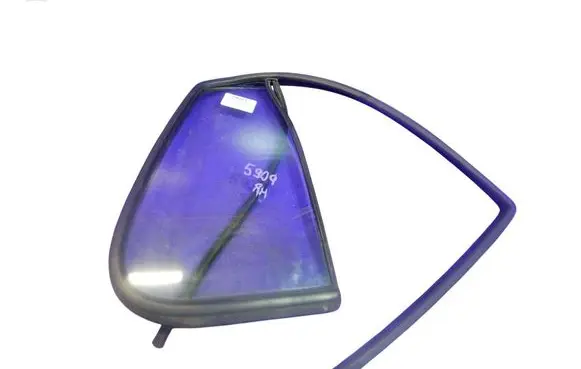 Volkswagen Golf IV Front door window glass four-door