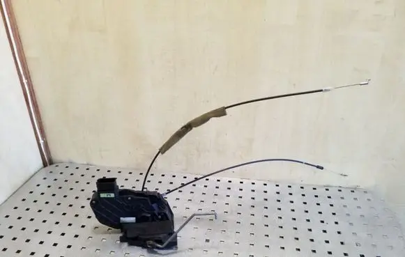 Mazda 3 I Front door lock 3N6AA21813M