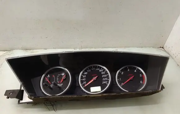 Nissan Primera Speedometer (instrument cluster) AV619