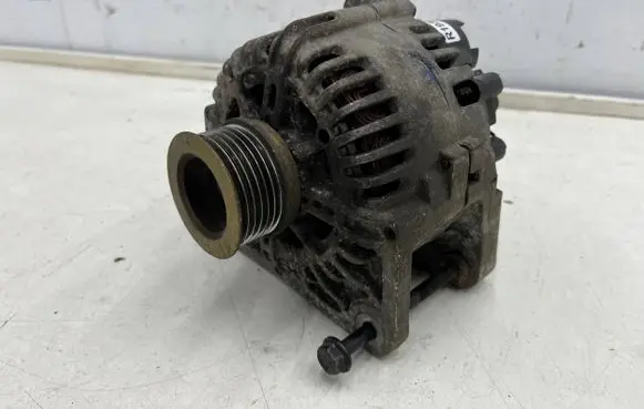 Renault Megane II Generator/alternator 8200588648A 2543439B TG11C055