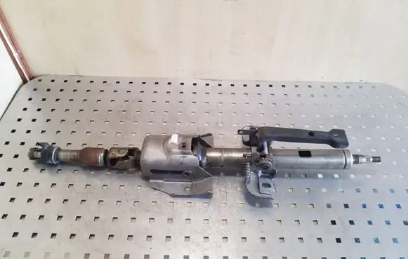 Mitsubishi Pajero Steering wheel axle