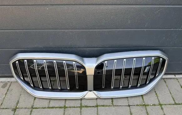BMW i5 G60 Front bumper upper radiator grill 5113185178