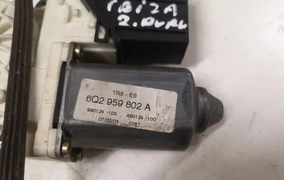 Seat Ibiza III (6L) Front door window regulator with motor 6Q2959802A 990124100 A90124100