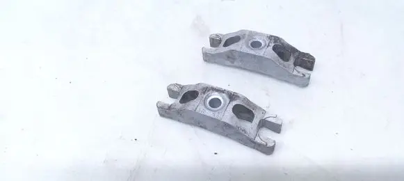 Volkswagen PASSAT B6 Fuel Injector clamp holder 03L216
