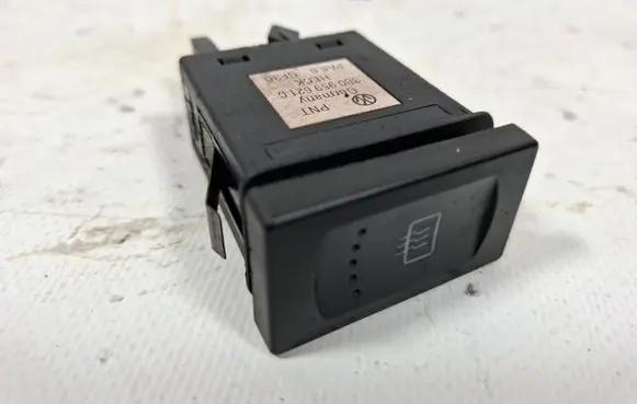 Volkswagen PASSAT B5 Windscreen/window heater switch 3B0959621C