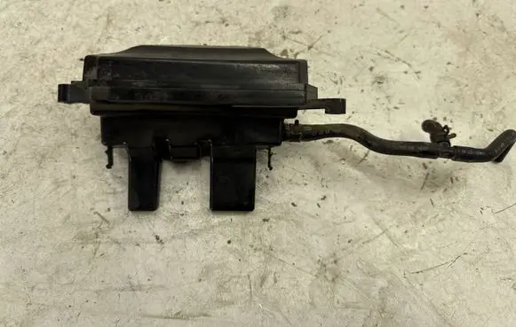 Ford Fusion II Other engine bay part DS7G9Y498A