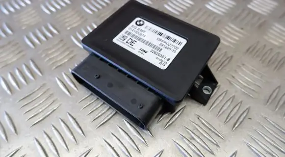 BMW X3 F25 Hand brake control module 6863277