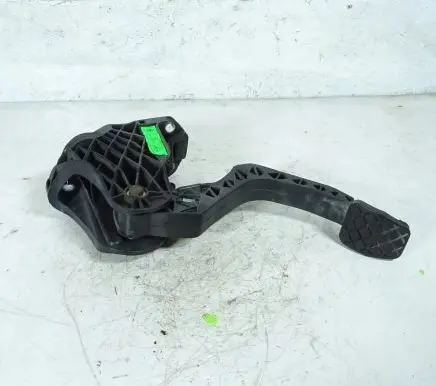 Volkswagen Jetta VI Accelerator throttle pedal 1K1721059