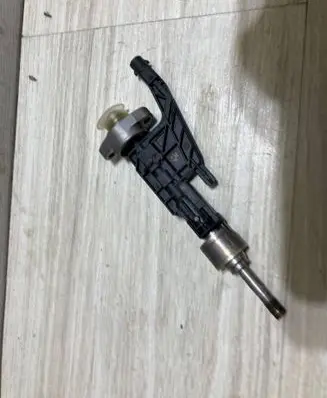 BMW X2 F39 Fuel injector 8656548
