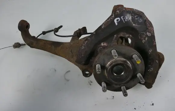 Nissan Pathfinder R51 Front wheel bearing hub 