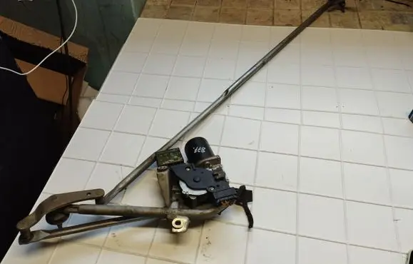 Mercedes-Benz Vaneo W414 Front wiper linkage and motor A4148200342
