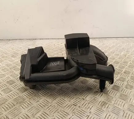 Renault Megane III Air intake duct part 165854265R