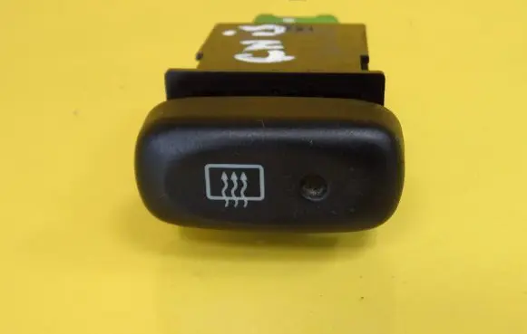Suzuki Ignis Windscreen/window heater switch