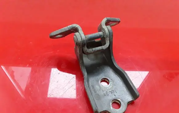 Opel Antara Front door lower hinge A047587 10L29