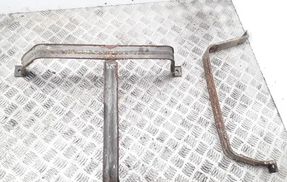 Fuel tank mounting bracket