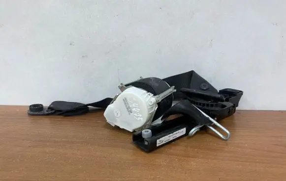 Jaguar XF X250 Front seatbelt 8X23F611C46AC C4475