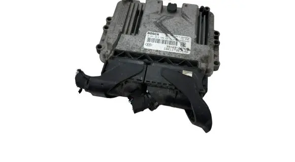 KIA Ceed Engine control unit/module 391032A769 039S23248 0281013400