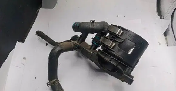 Mercedes-Benz Sprinter W901 W902 W903 W904 Fuel filter bracket/mount holder A6512000456