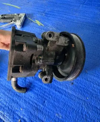 Mercedes-Benz Vito Viano W639 Power steering pump A0034667201