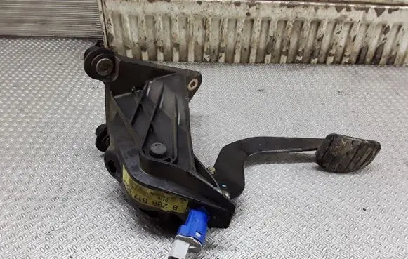 Renault Laguna II Clutch pedal 8200517929