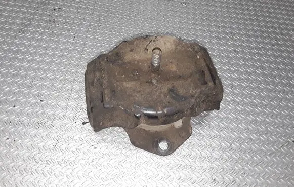 Mitsubishi Pajero Engine mount bracket