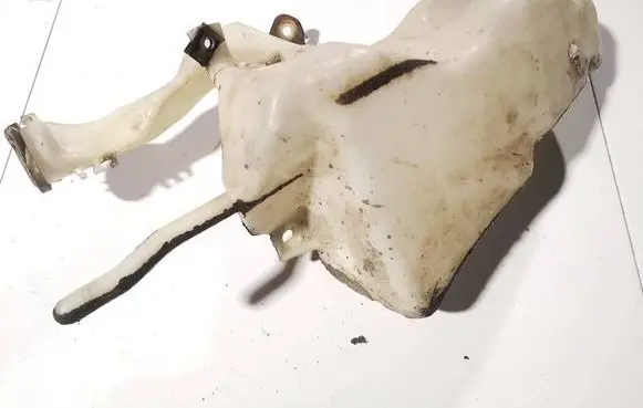 Mitsubishi Space Star Windshield washer fluid reservoir/tank