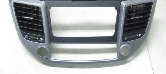 Hyundai Tucson LM Dash center air vent grill