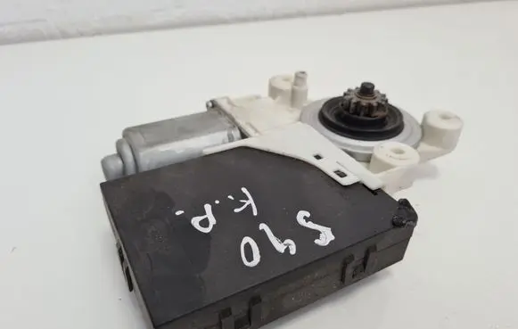 Volvo S40, V40 Front door window regulator motor 30737681