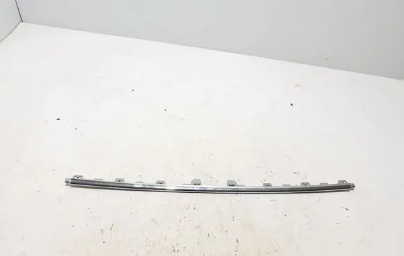 Front bumper splitter molding