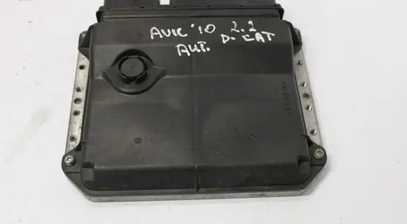 Toyota Avensis T270 Engine control unit/module 8966105D12